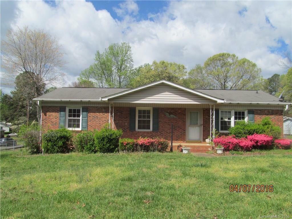 Property Photo:  1501 Northwoods Drive  NC 28086 