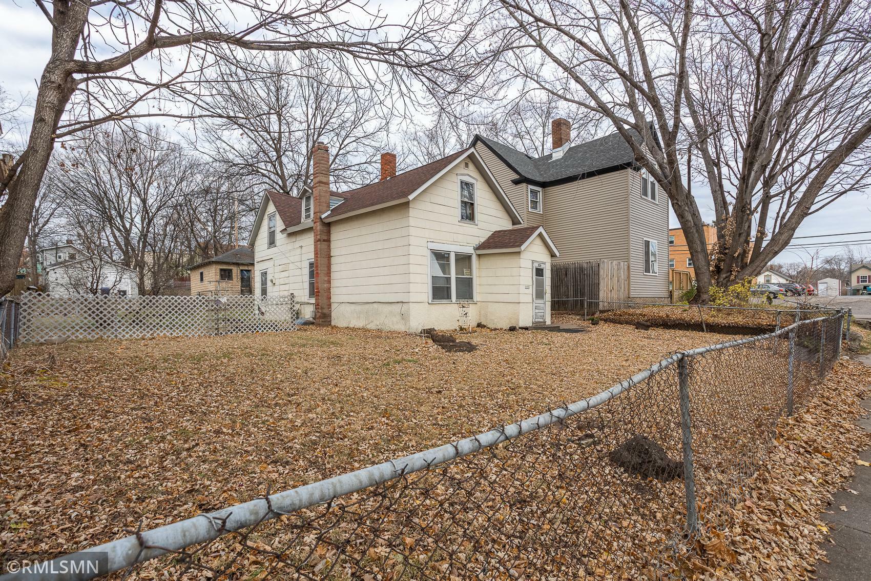 Property Photo:  929 York Avenue  MN 55106 