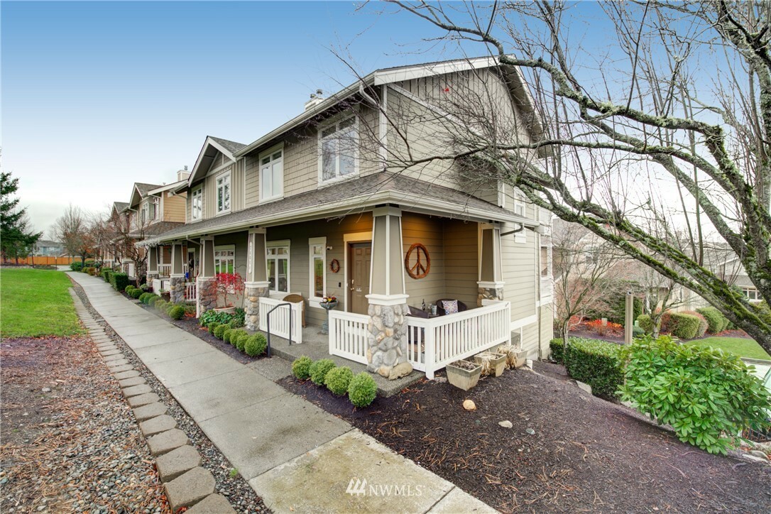 Property Photo:  7406 Warren Avenue SE B  WA 98065 