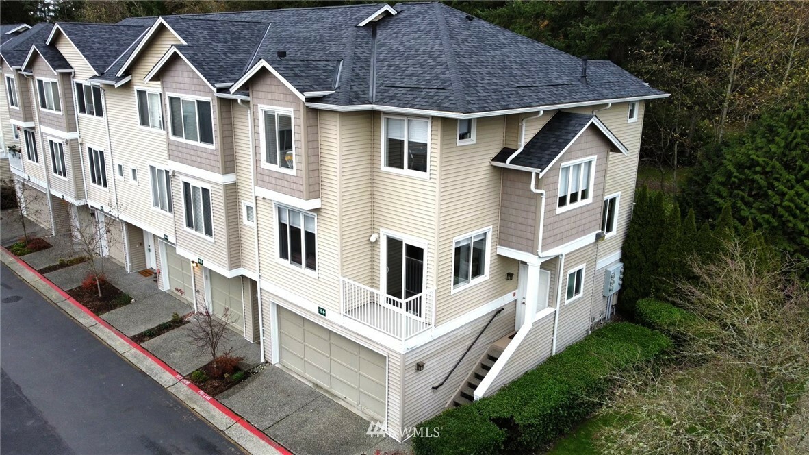 Property Photo:  13400 Dumas Rd H-6  WA 98012 