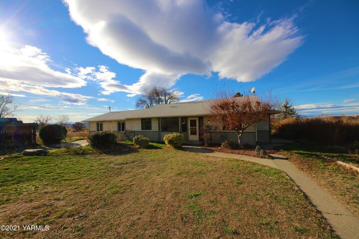 270 N Manuel Ln  Zillah WA 98953 photo