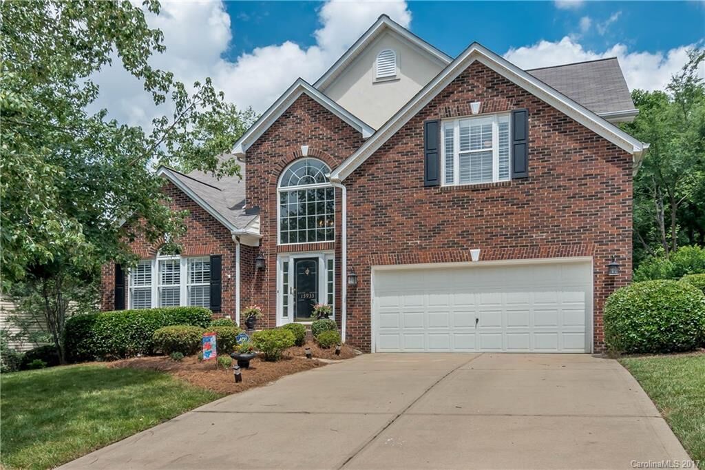 Property Photo: 15933 Hollingbourne Road NC 28078