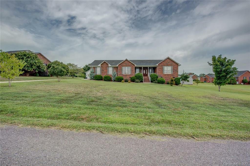 Property Photo:  127 Chickasaw Drive  NC 28152 