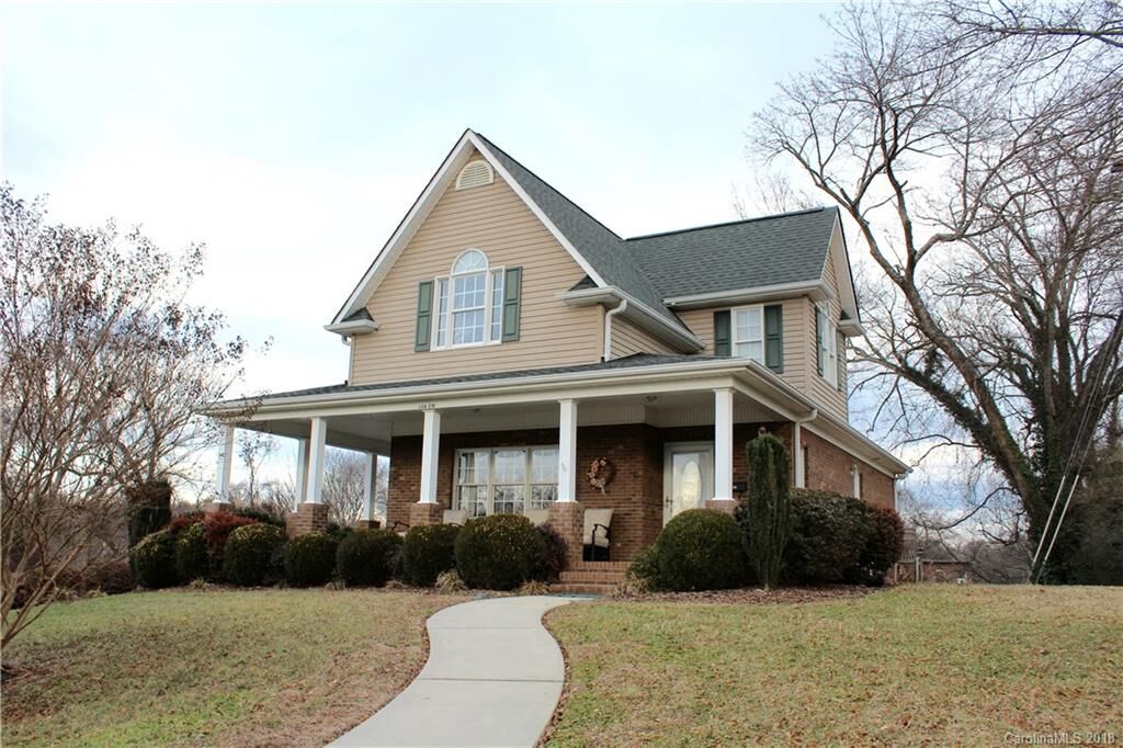 Property Photo: 186 N Main Street NC 28120