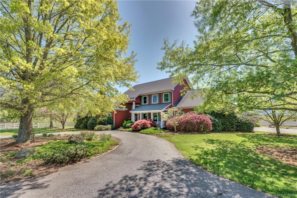 Property Photo: 400 Golden Road NC 28782