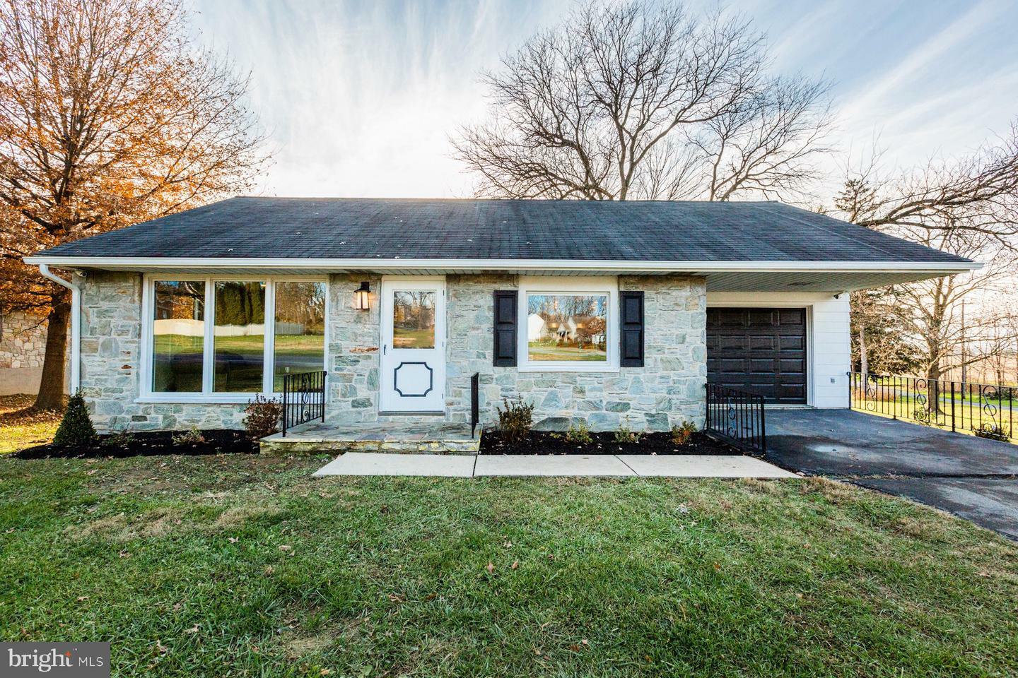 Property Photo: 1224 Lampeter Road PA 17602