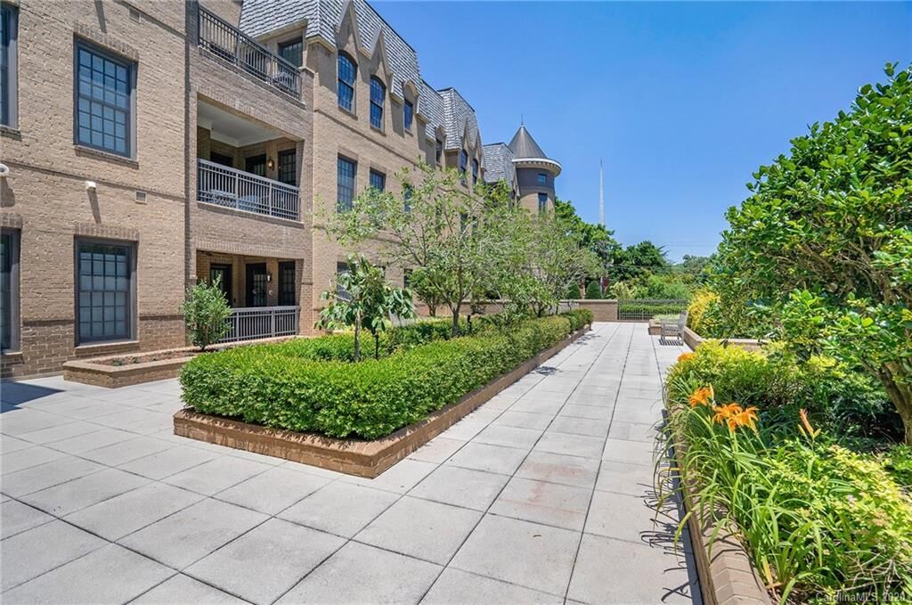 Property Photo: 3268 Park Road NC 28209