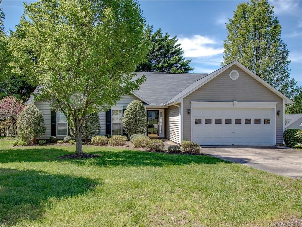 Property Photo:  12 Wineberry Court  NC 28732 
