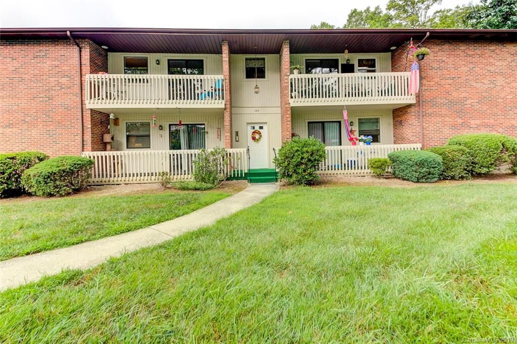 Property Photo:  103 Oakwood Place 3  NC 28792 