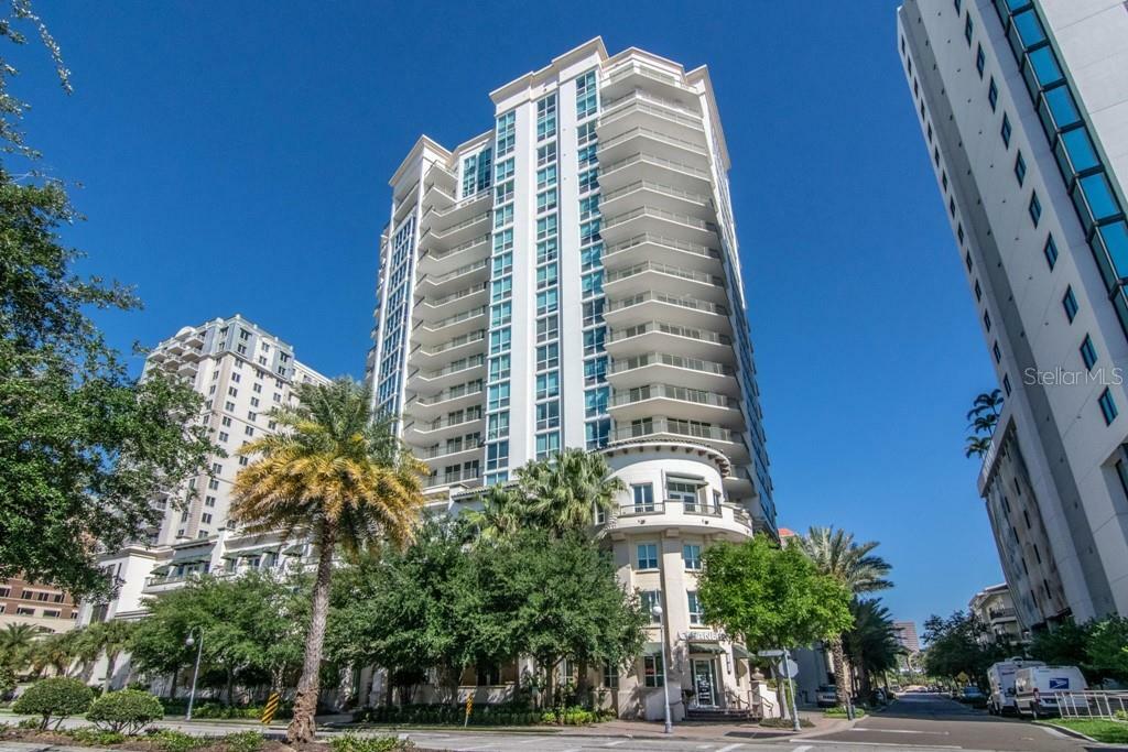 Property Photo:  450 Knights Run Avenue 415  FL 33602 