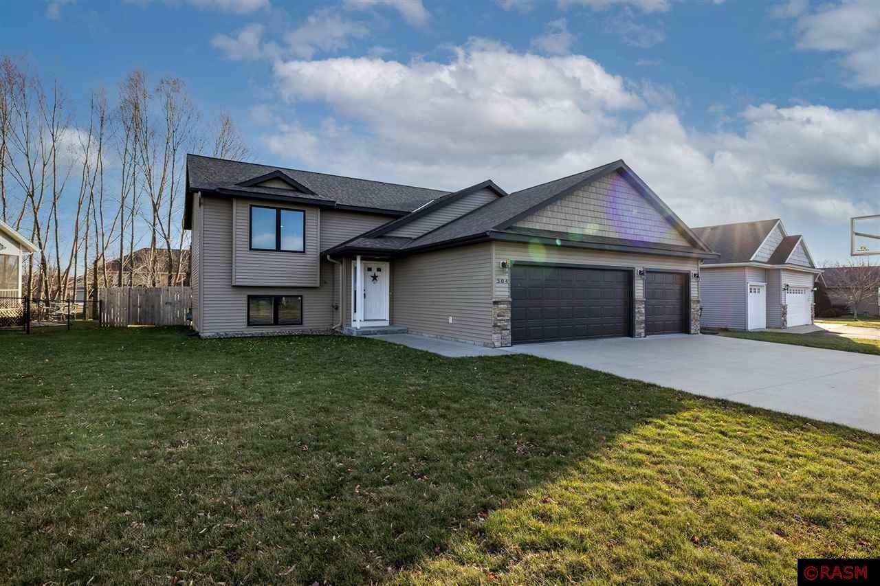 Property Photo:  504 Thomas Drive  MN 56024 