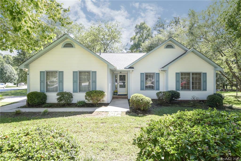 Property Photo: 501 W Glensprings Court NC 28732