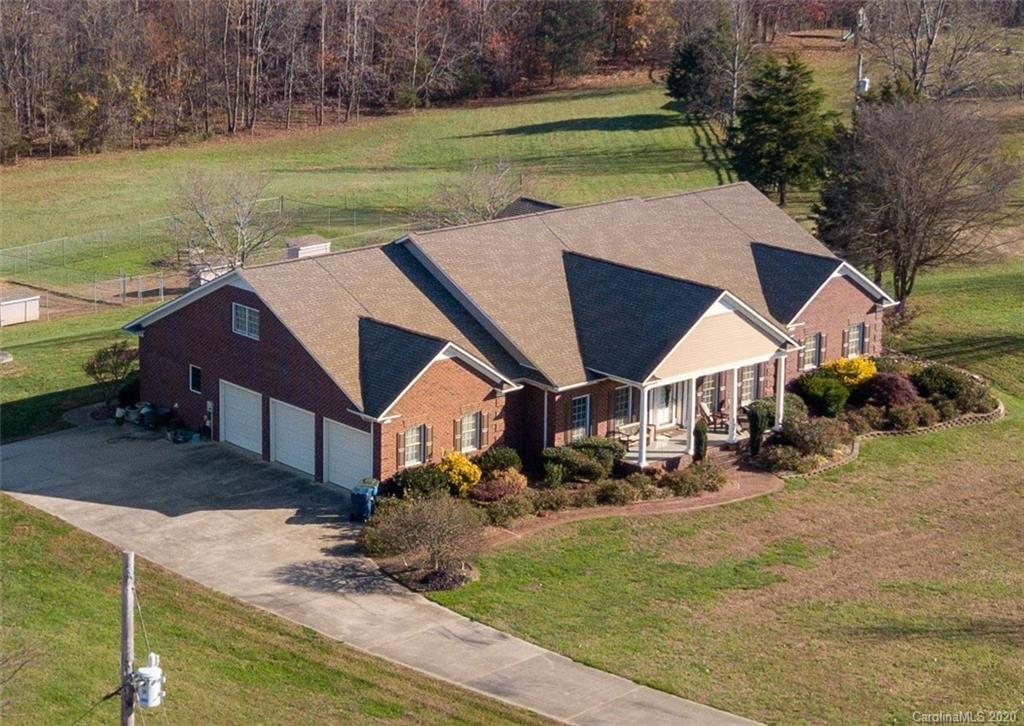 Property Photo: 2715 Wheatfield Place NC 28025