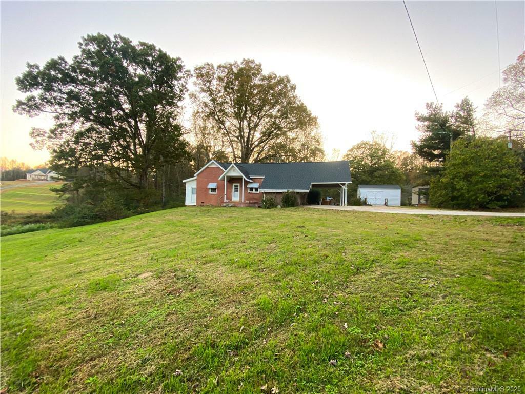 Property Photo:  712 Canterbury Road  NC 28086 