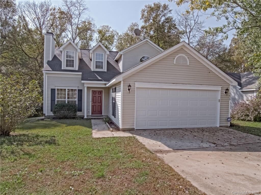 Property Photo: 1629 Oak Knoll Lane NC 28214