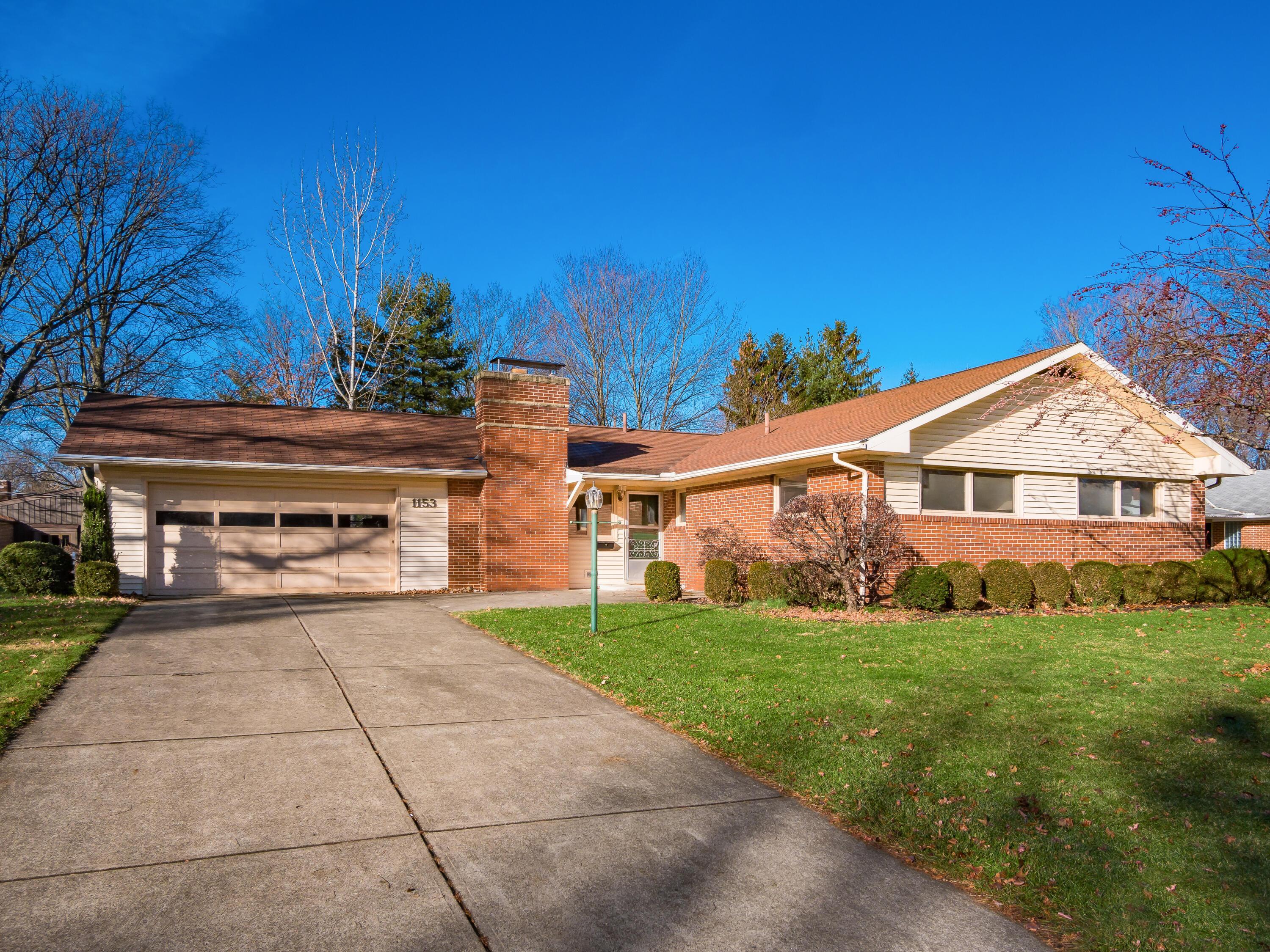 Property Photo: 1153 Ridgedale E Drive OH 43085