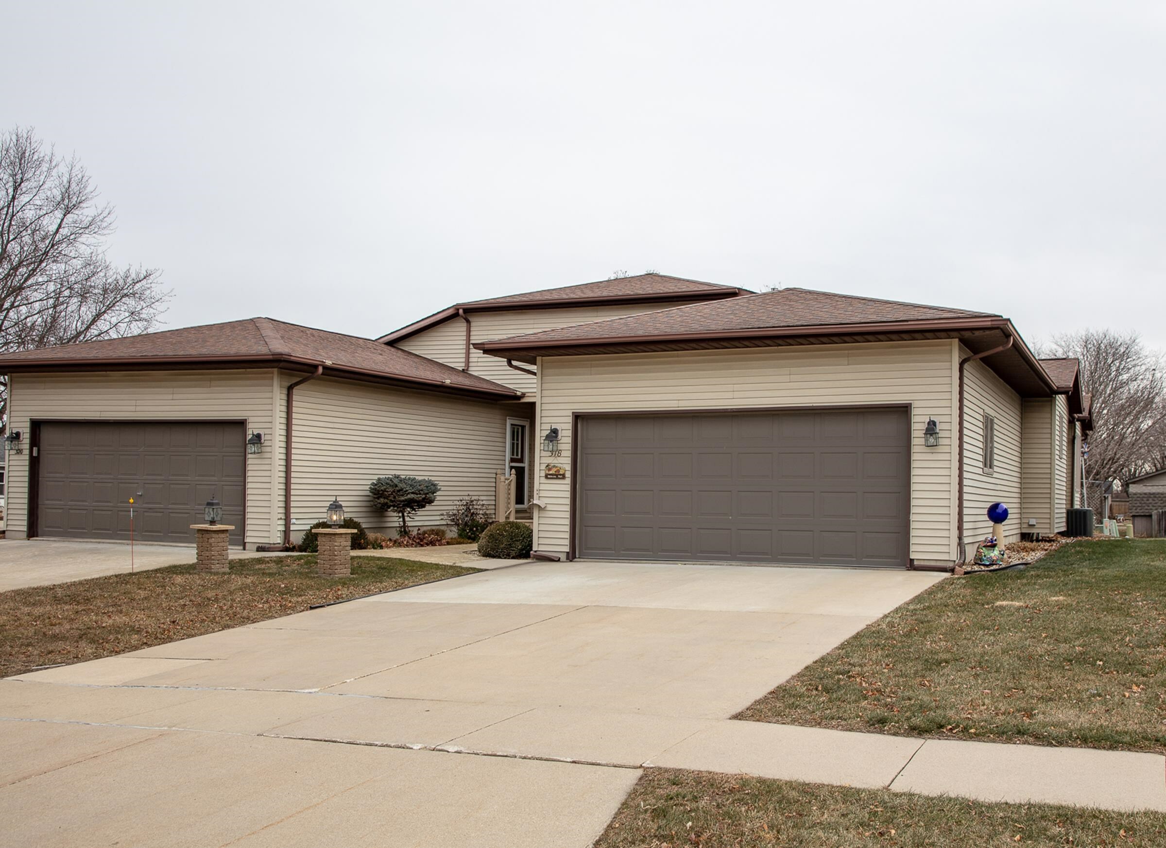 Property Photo:  318 24th St NW  IA 50677 