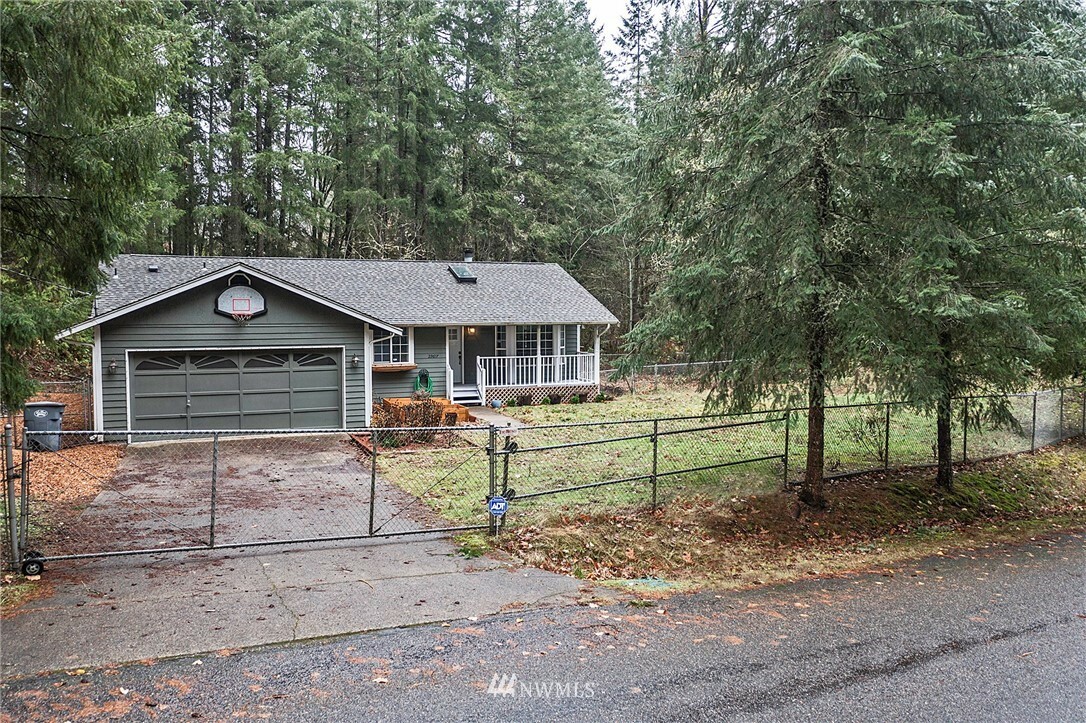 Property Photo:  29617 44th Avenue E  WA 98338 