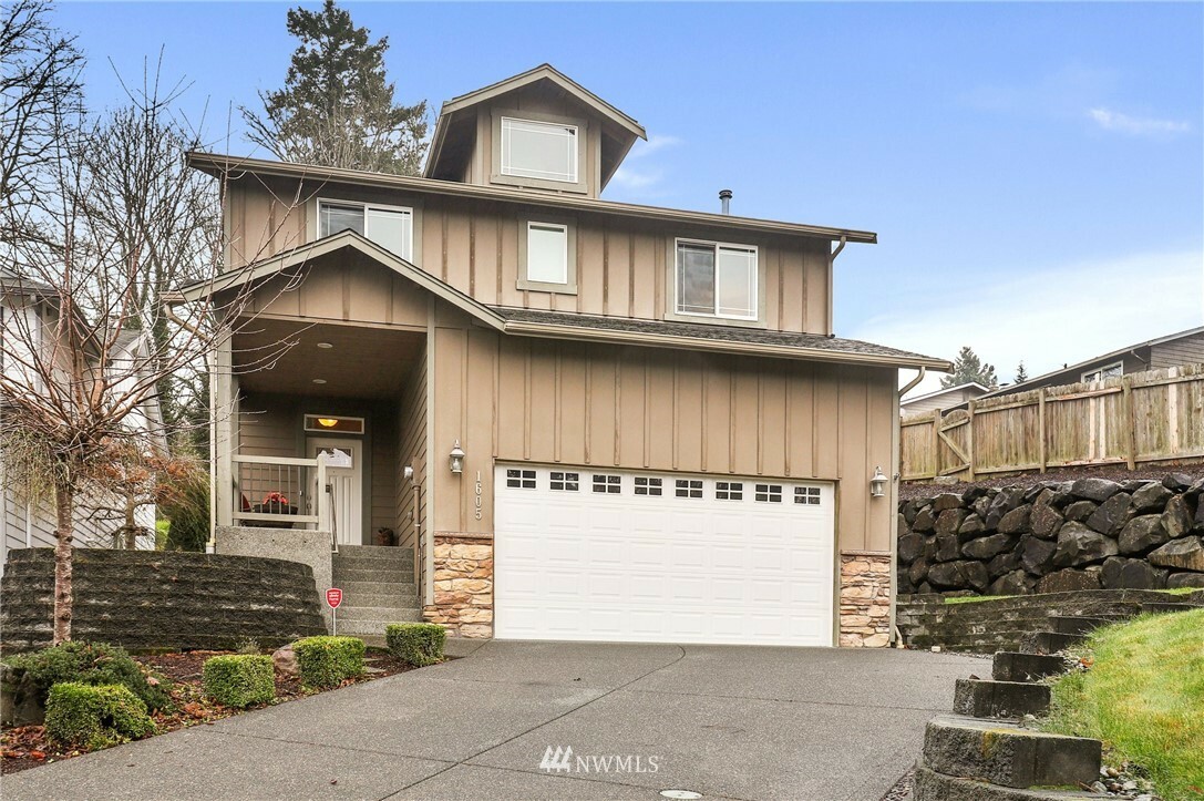 Property Photo:  1605 S 253rd Place  WA 98198 