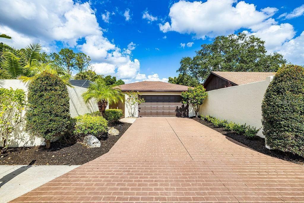 Property Photo: 5008 Paloma Drive FL 33624