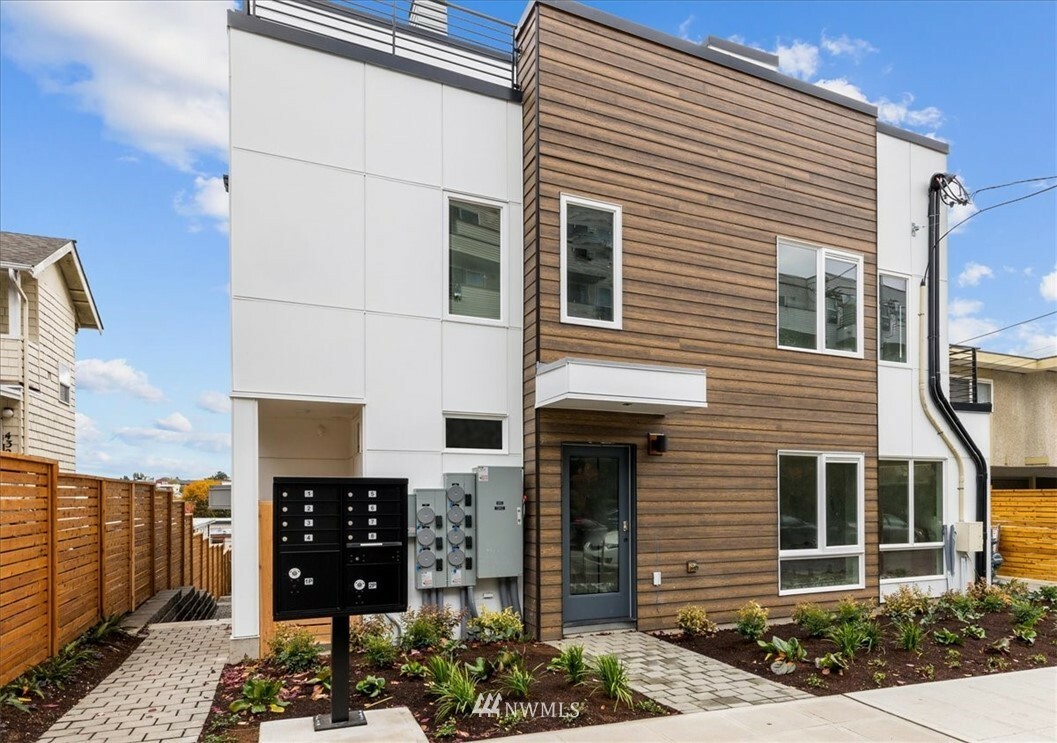 Property Photo:  4322 Winslow Place N C  WA 98103 