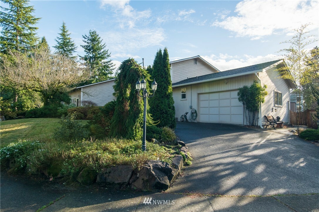 Property Photo:  4033 NE 204th Street  WA 98155 