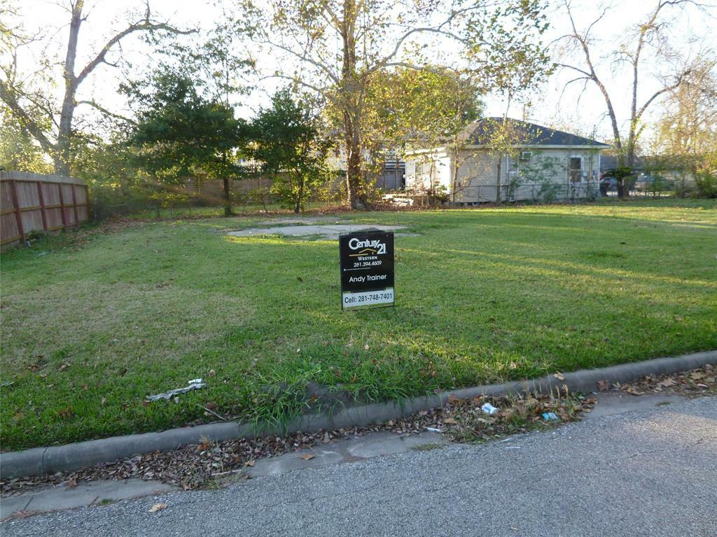 Property Photo:  3111 Eastman Street  TX 77022 