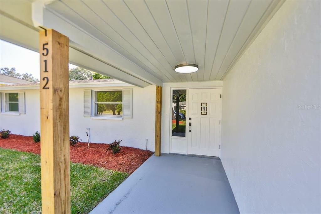 Property Photo:  512 Flamingo Drive  FL 33572 