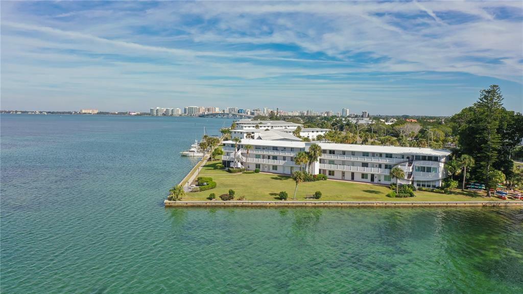 Property Photo:  761 John Ringling Boulevard 28arli  FL 34236 