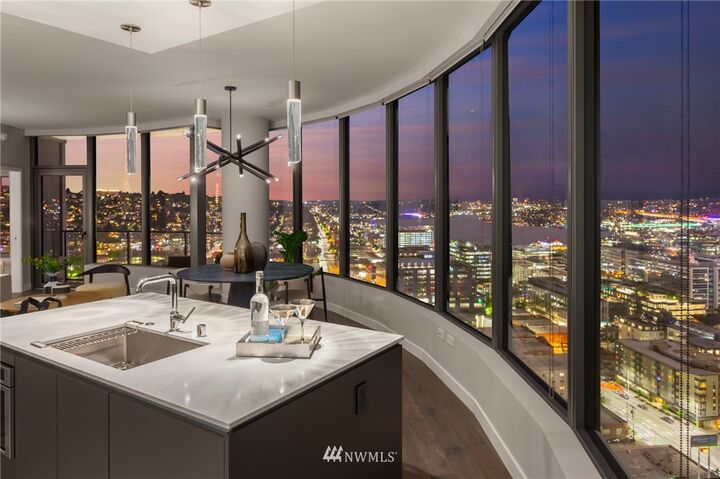 Property Photo:  2510 6th Avenue 902  WA 98121 