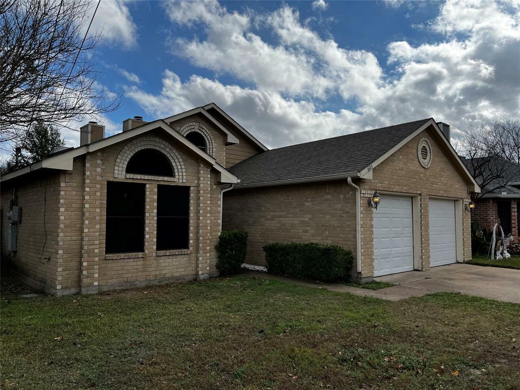 Property Photo:  603 Turner Way  TX 75104 