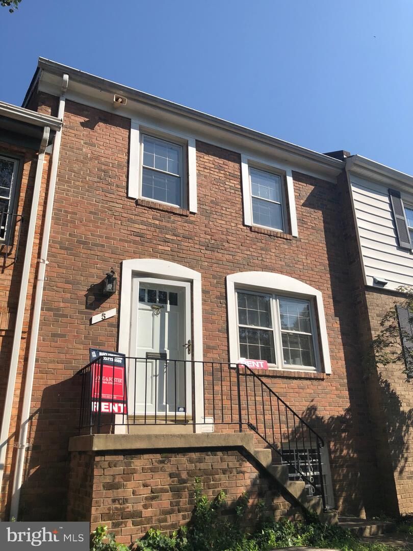 Property Photo:  5 W Luray Avenue  VA 22301 