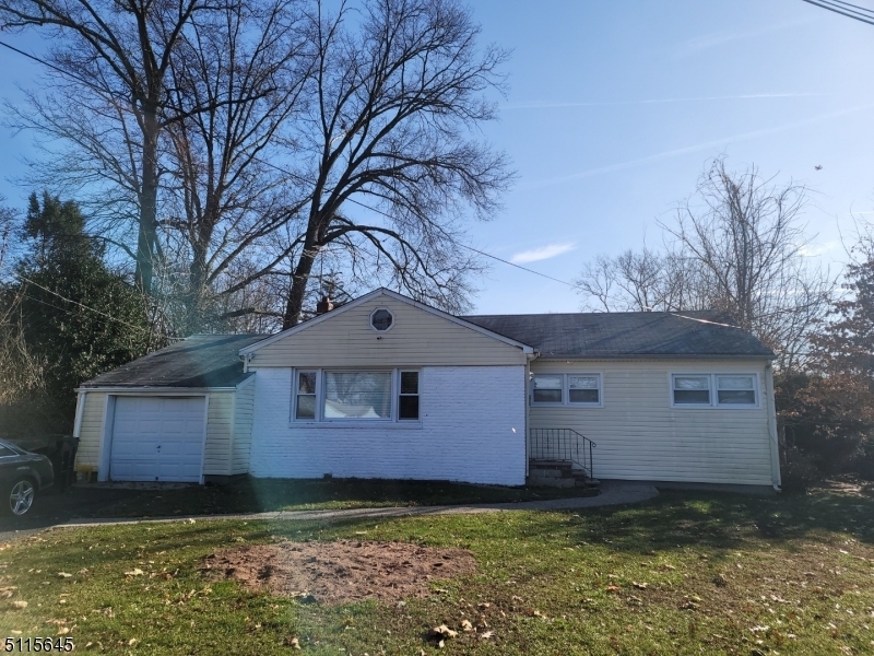 Property Photo: 725 Elaine Ct NJ 07063