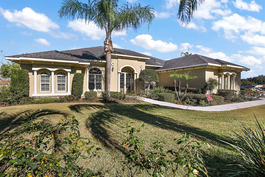 Property Photo:  527 Dowling Circle  FL 32159 