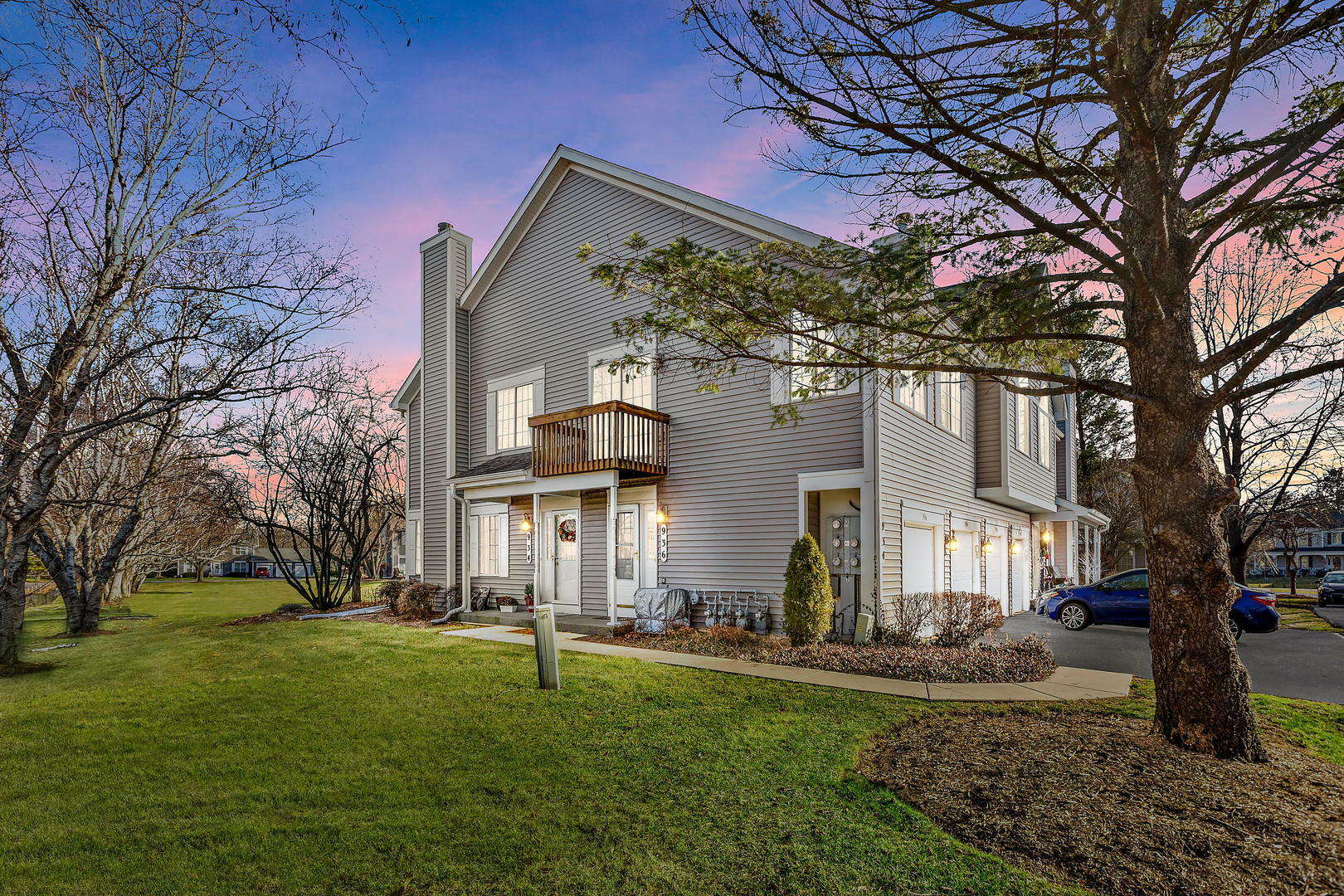 Property Photo: 936 Surrey Lane 936 IL 60118