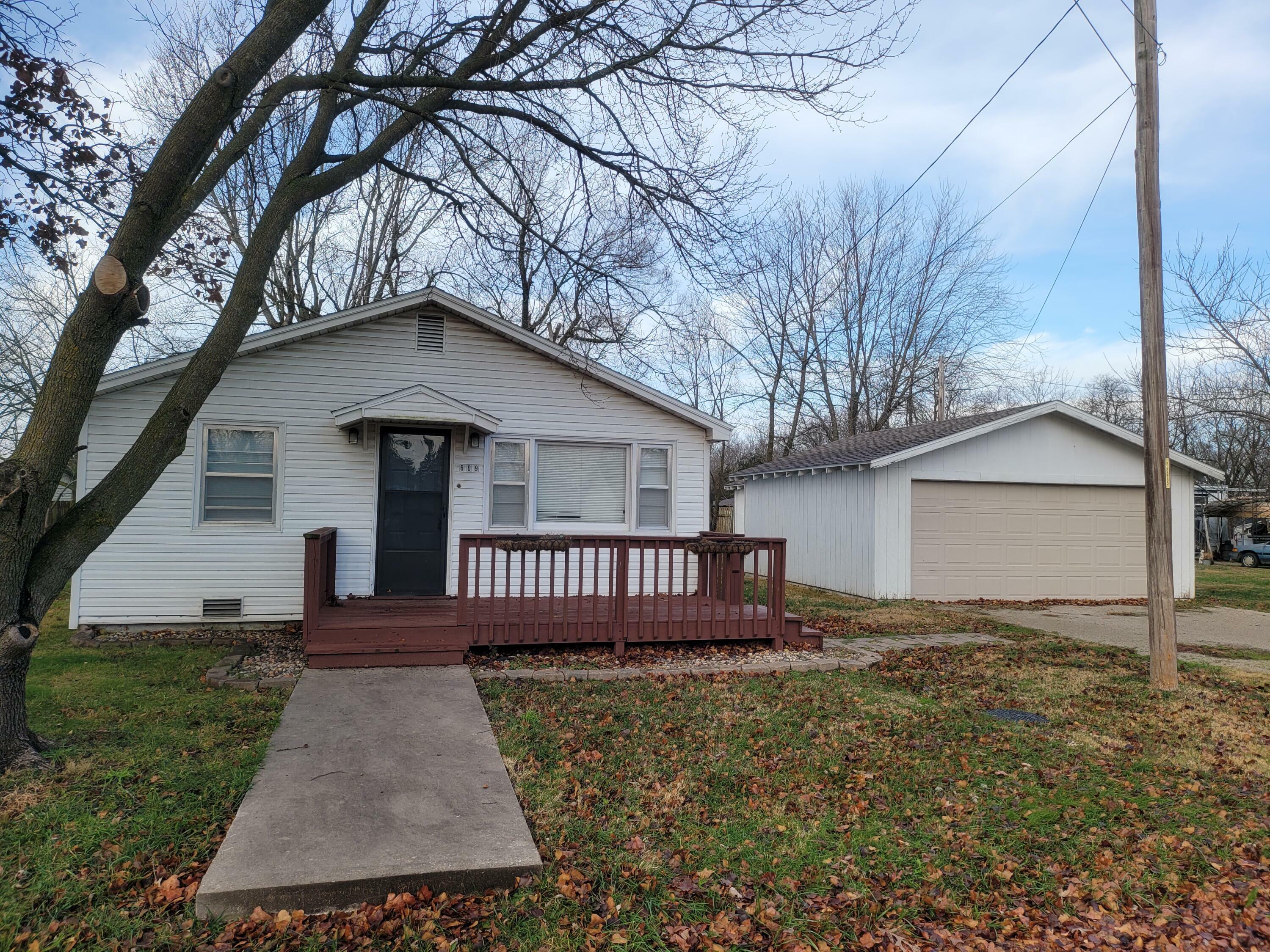 Property Photo:  609 S Fiske  MO 65705 