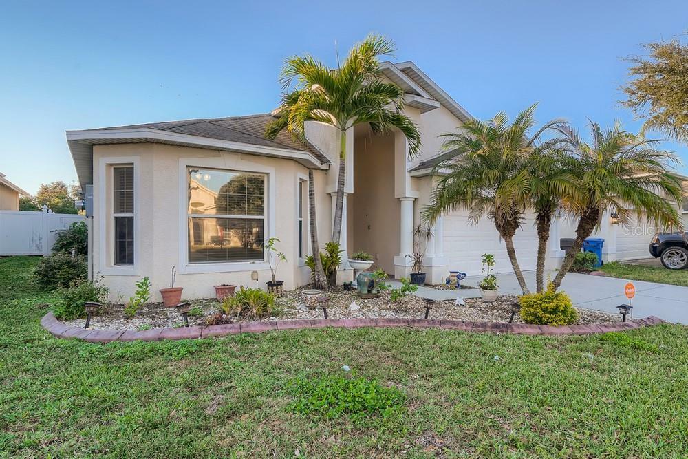 Property Photo:  410 Delwood Breck Street  FL 33570 