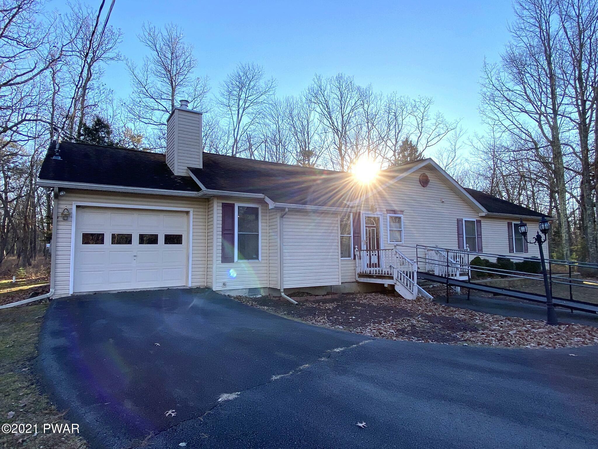 Property Photo:  810 E Spur Court  PA 18428 