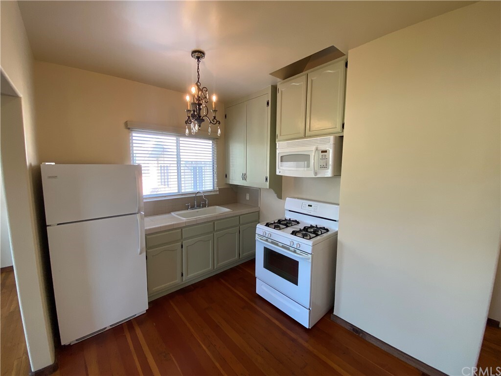 Property Photo: 1630 E Broadawy CA 90802