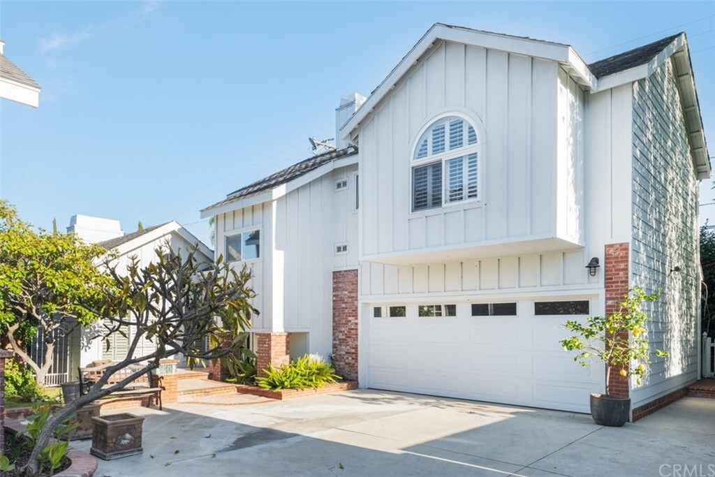 Property Photo:  2192 Pacific Avenue C  CA 92627 