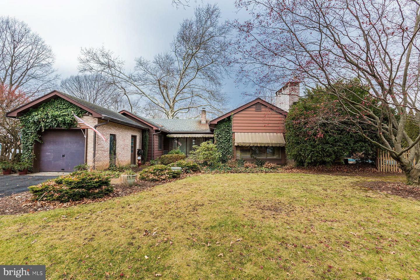 Property Photo: 1617 Oak Street PA 17042