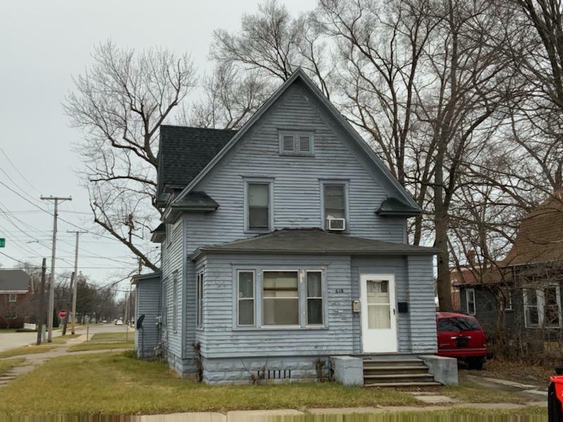 Property Photo:  618 Superior Street  MI 49022 