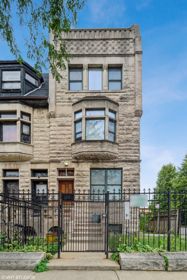 Property Photo:  4200 S Calumet Avenue  IL 60653 