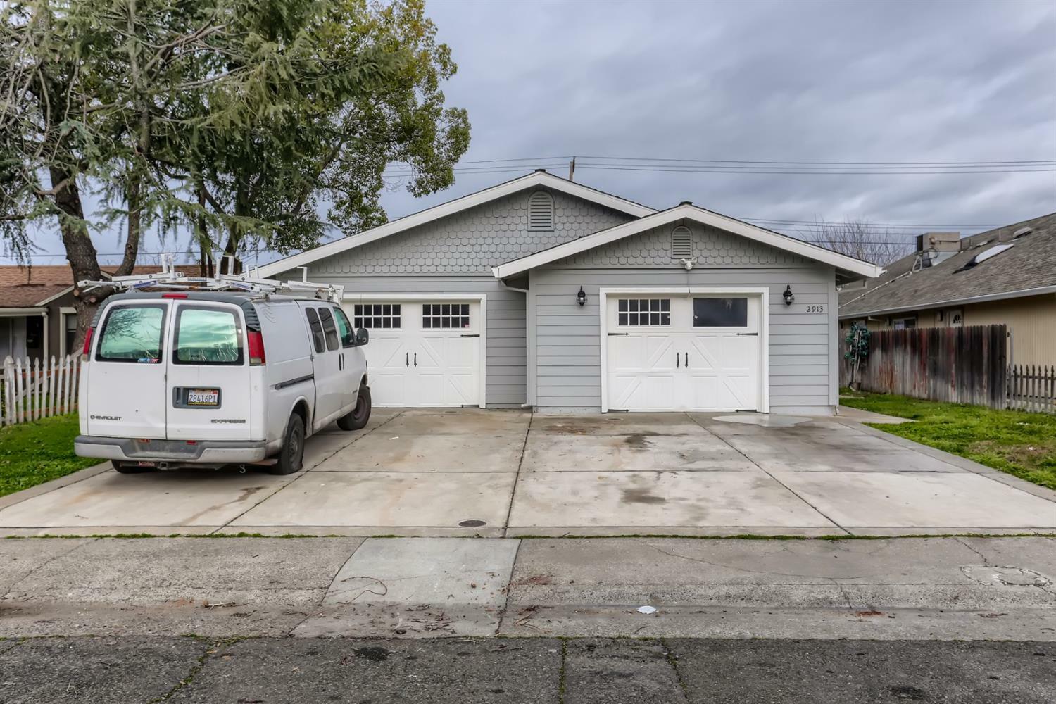 Property Photo:  2911 2913 Lerwick Road Road  CA 95821 