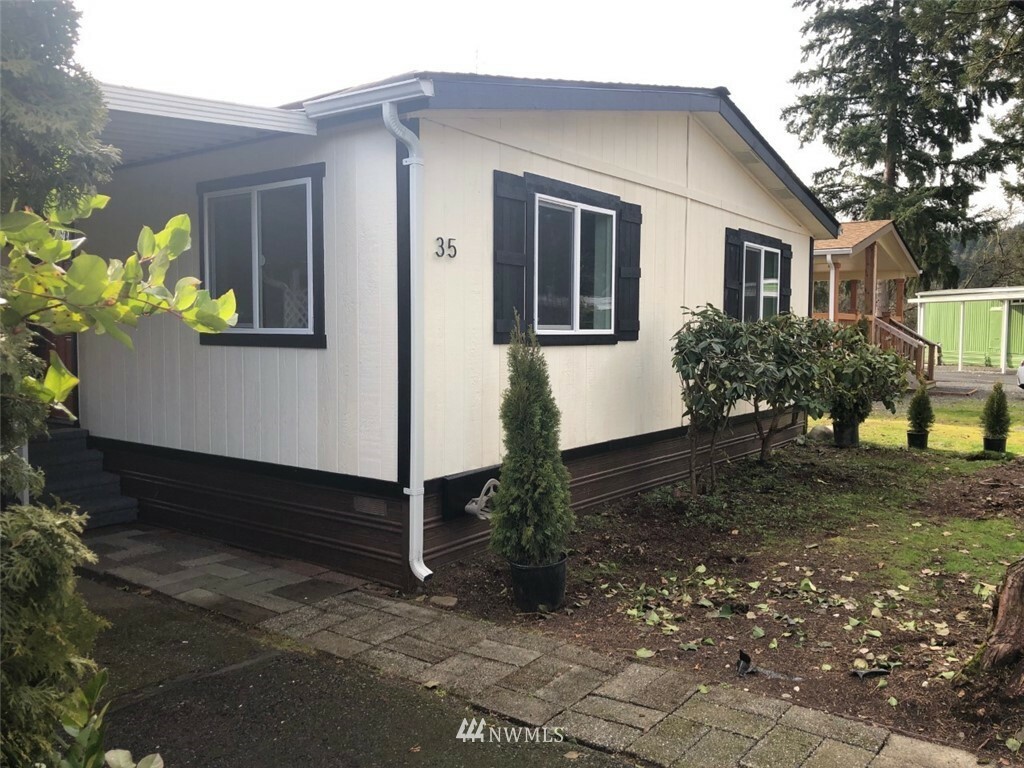 Property Photo:  18425 NE 95th Street 35  WA 98052 