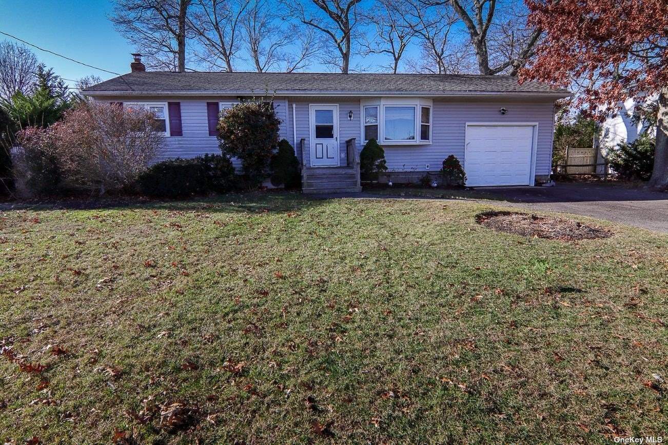 Property Photo:  35 Joyce Drive  NY 11901 