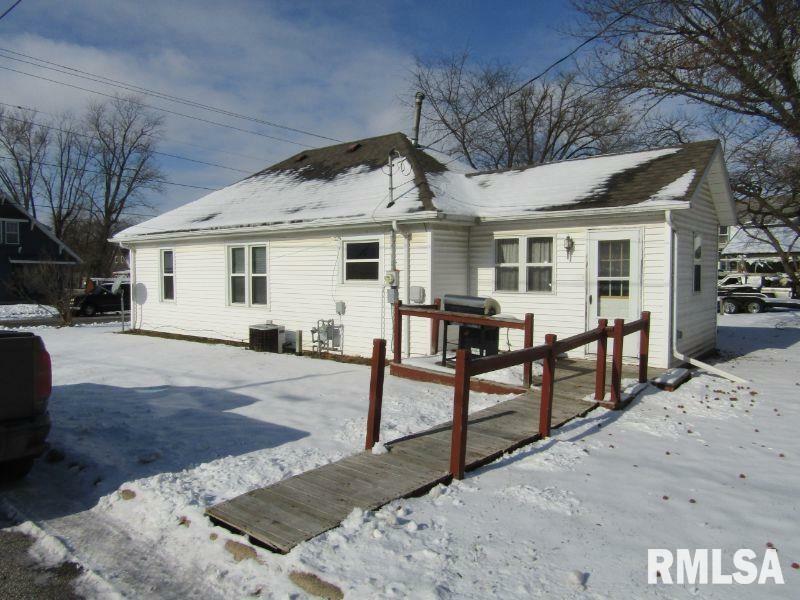 Property Photo:  215 S Jefferson  IL 61542 