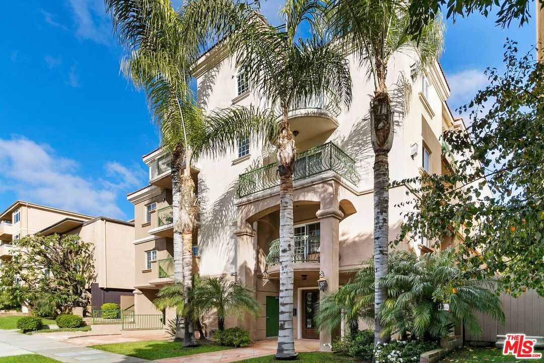Property Photo: 1534 Greenfield Ave 203 CA 90025