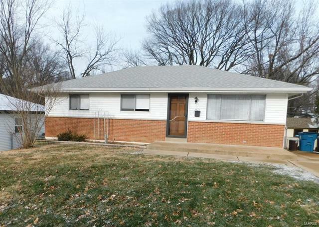 Property Photo: 5621 Welmering Drive 63123