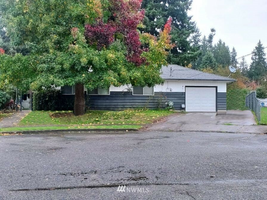 Property Photo: 1409 26th Street SE WA 98002